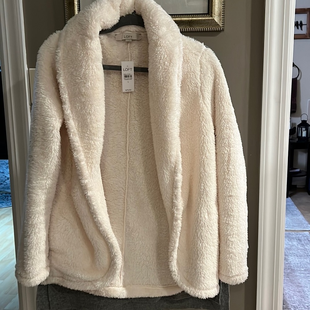 LOFT crème colored faux fur pocketed open coat size small